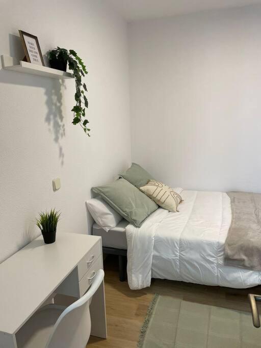 Juan Pantoja, Apartamento Para 2 En Metro Alvarado Madrid Bagian luar foto